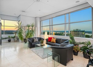 ICONIC DOWNTOWN PENTHOUSE